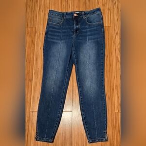 NWOT Maurices Everflex Blue Jeans